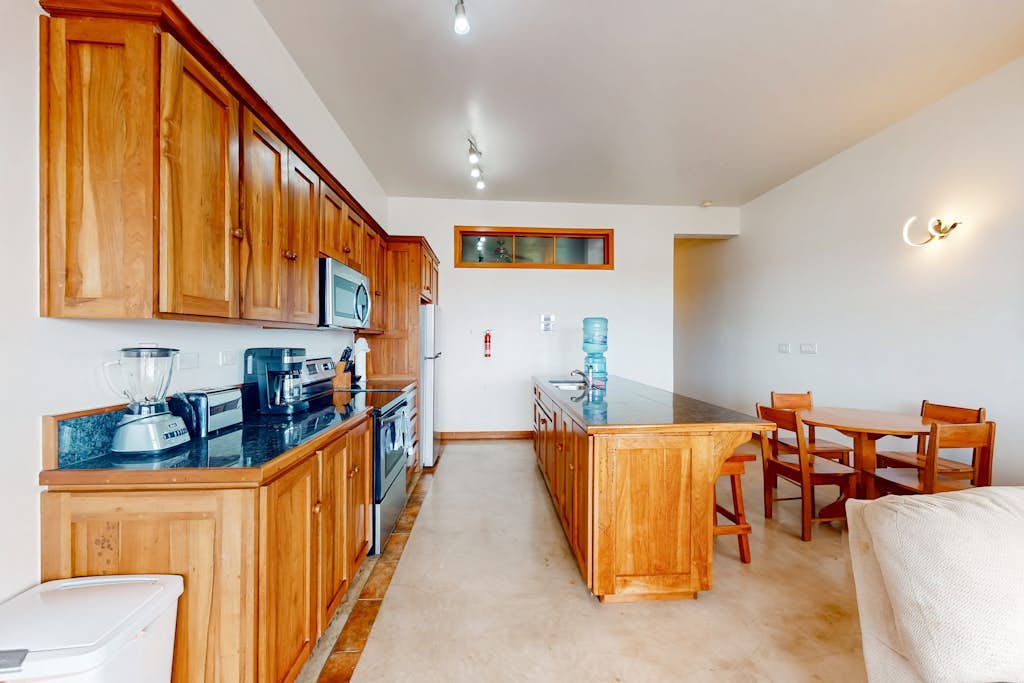 2BR Suite with spectacular veranda views, pool, WiFi and kitchen