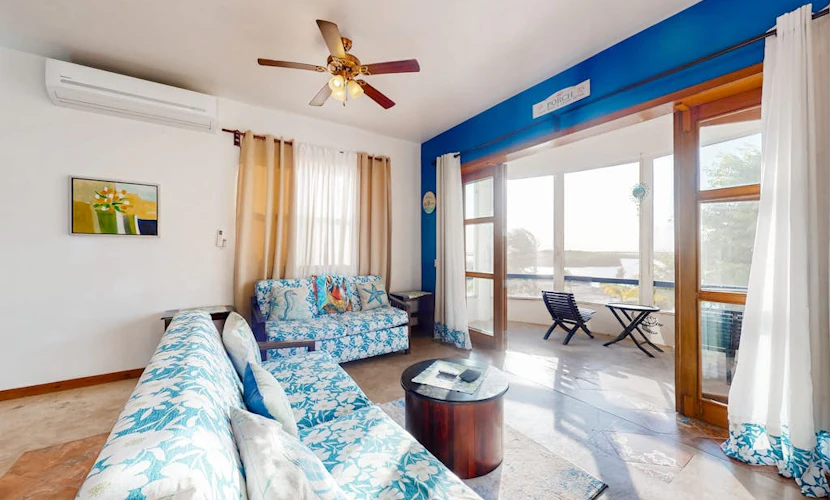 2 Bedroom family-friendly retreat with fully-equipped kitchen, WiFi & central AC