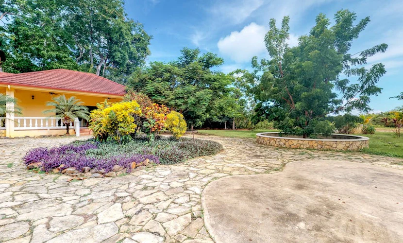 Romantic, secluded casita with partial AC, WiFi, pool and garden