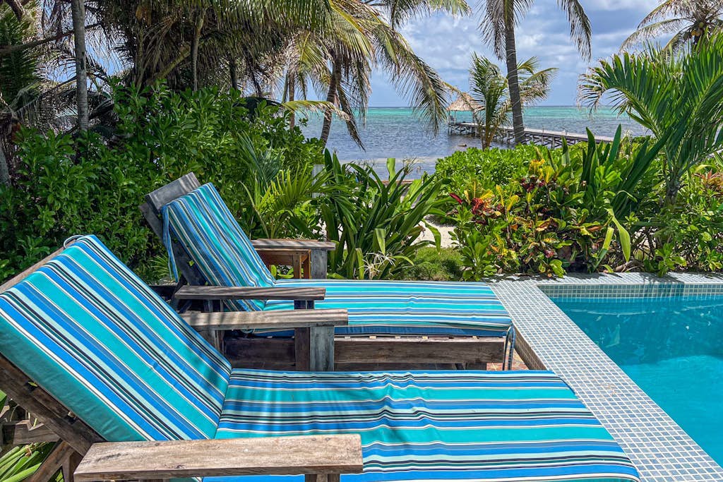 Colorful oceanfront condo with shared pool and jetted tub