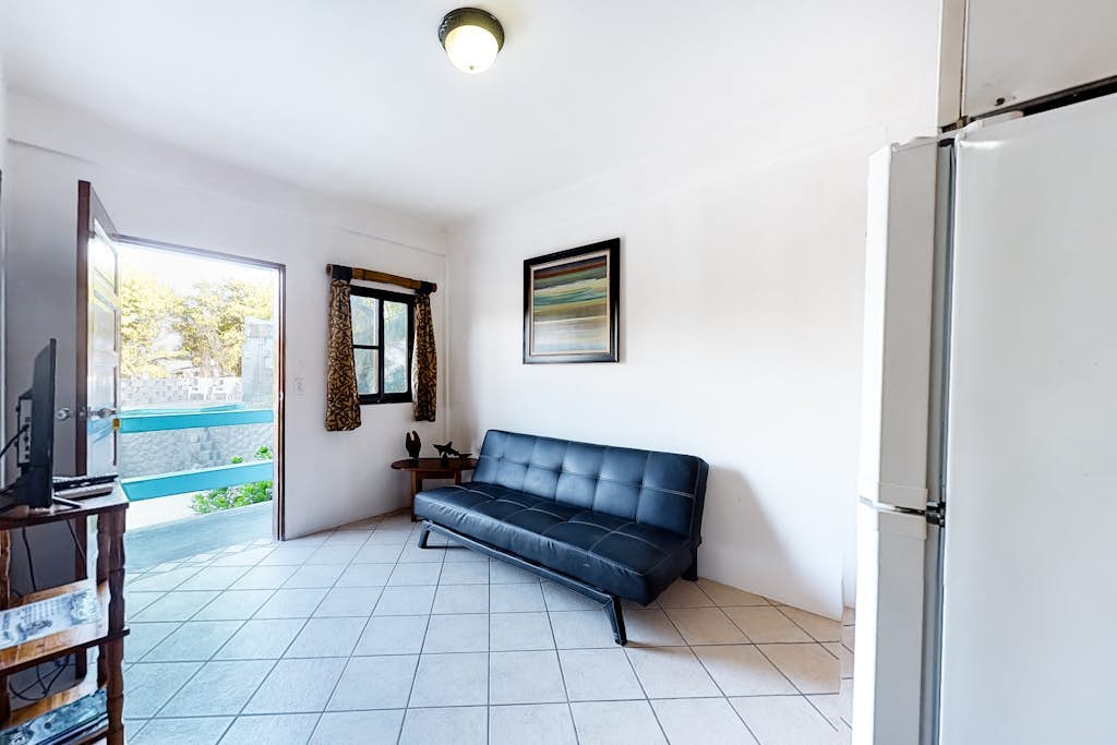 Affordable Suite with WiFi, Partial AC, Shared Rooftop Deck, Pool, and Grill