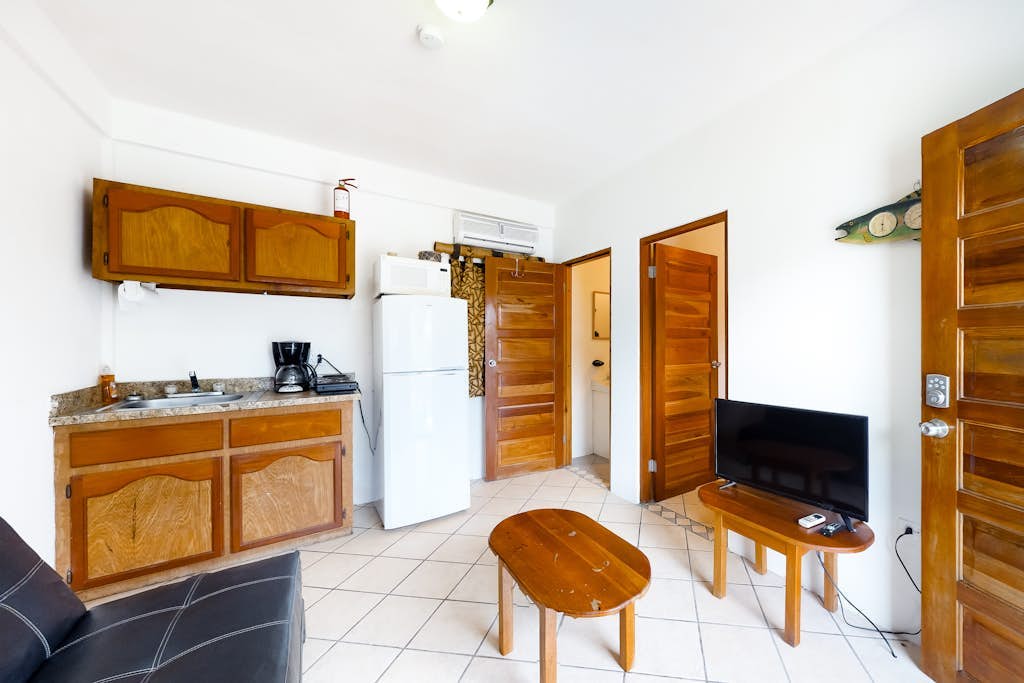 Affordable Suite on Gated Property with Rooftop Deck, WiFi, AC, and Shared Pool