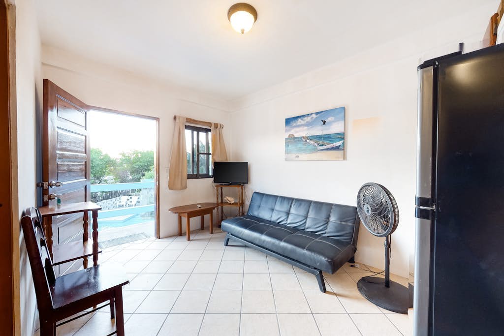 Budget-Friendly Suite with WiFi, AC, Shared Pool & Grill - Bike to Beach