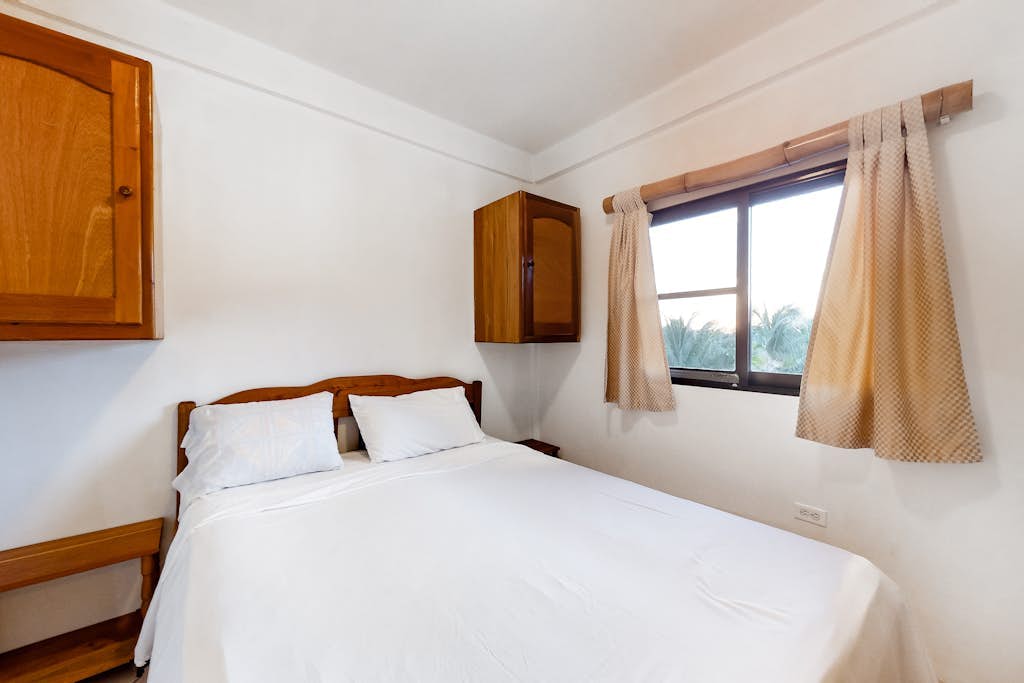 Budget-Friendly Suite with WiFi, AC, Shared Pool & Grill - Bike to Beach