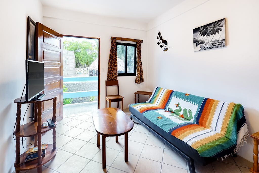 Island Paradise Suite with WiFi, Partial AC & Pool, Rooftop Patio & BBQ Area