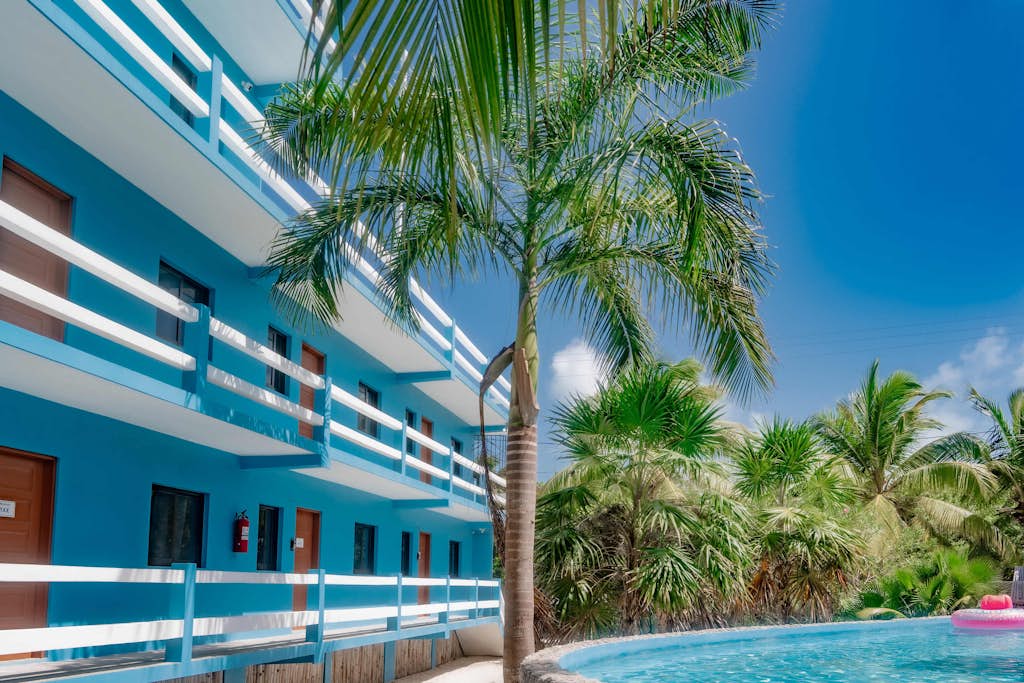 Island Paradise Suite with WiFi, Partial AC & Pool, Rooftop Patio & BBQ Area