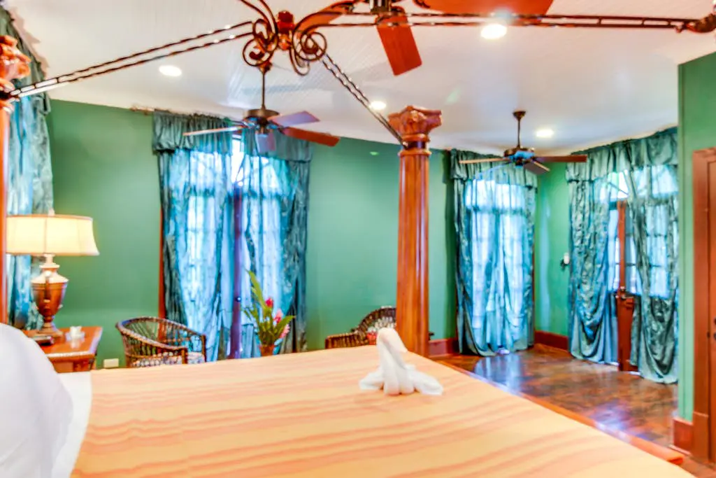 Colonial Suite @ Mahogany Hall *Gold Standard Certified