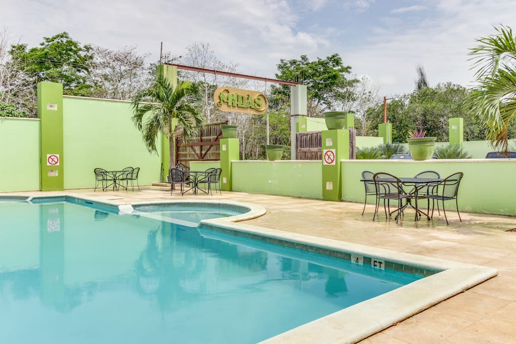 Lovely Home w/ Balcony, Great View, Shared Pool, AC & WiFi - Ideal for Day Trips