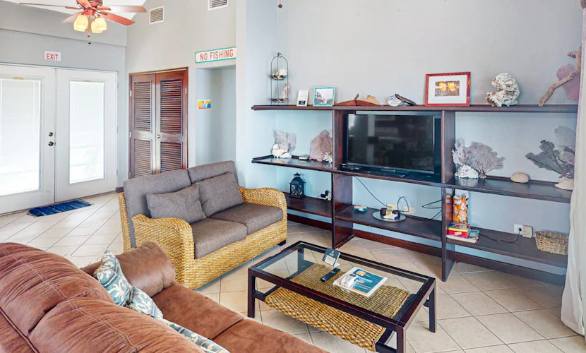 Waterfront condo with pool & high-speed WiFi - walk to the nearby beach
