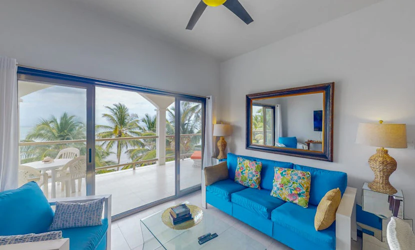 Oceanfront apartment on the beach with great ocean views, pool, WiFi & AC