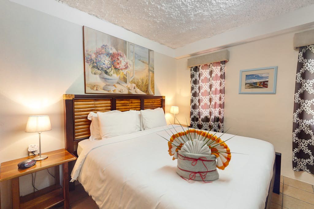 Sunrise King 2A Suite at Hummingbird Home Suites  Gold Standard Certified