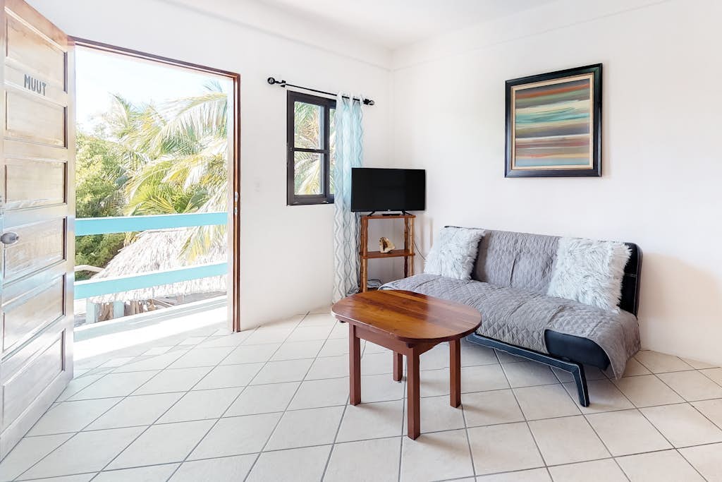 Charming Suite with WiFi, AC, Shared Pool, Grill Area & Rooftop Deck