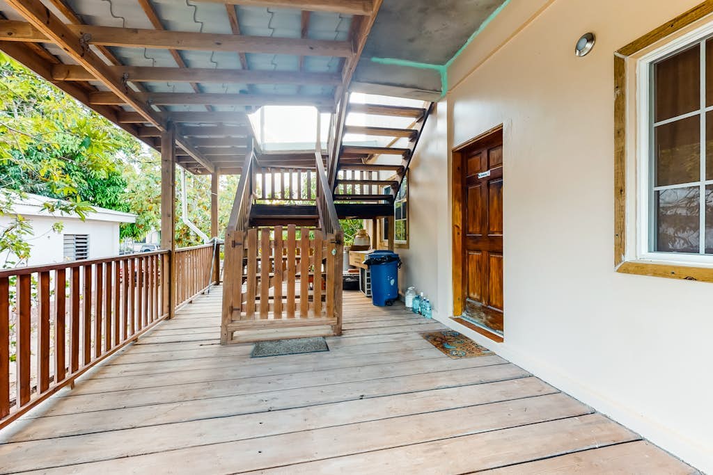 Two studios w/ ocean views, deck, partial AC & free WiFi - close to the beach