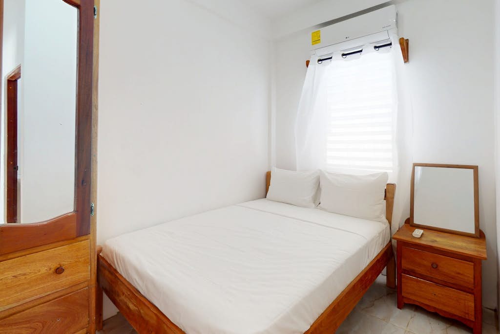 Charming single-level apartment with kitchenette and great location