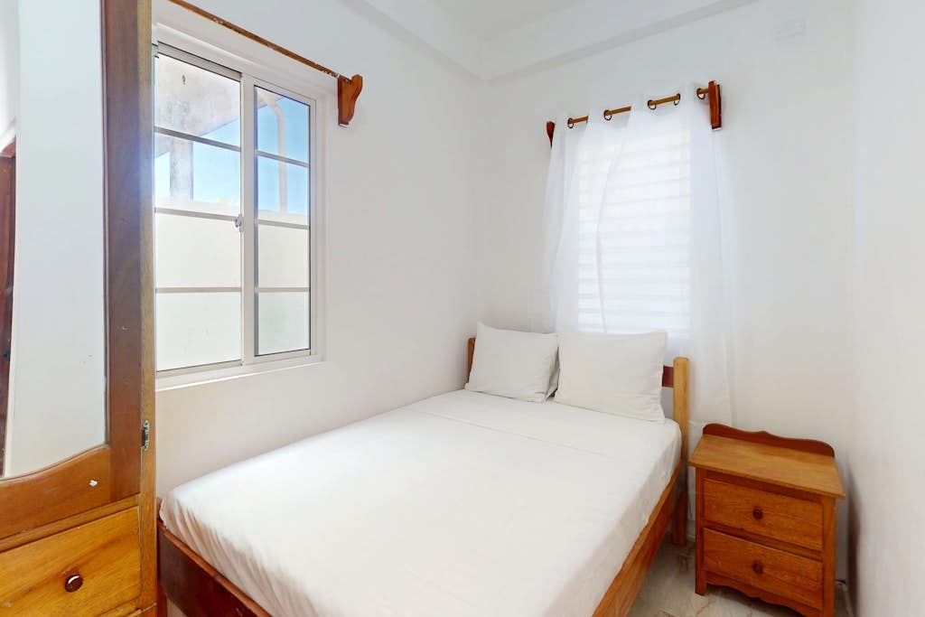 Snug ground-floor haven with comfortable amenities and kitchenette