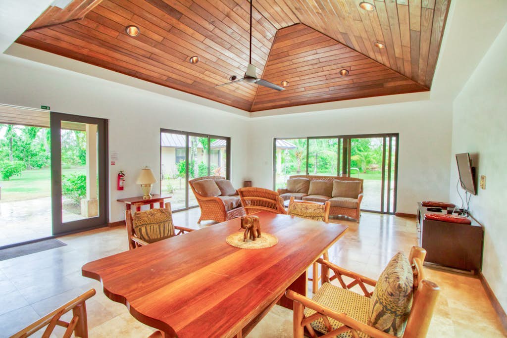 Luxurious private home in wildlife sanctuary with private pool, patio & dogs OK