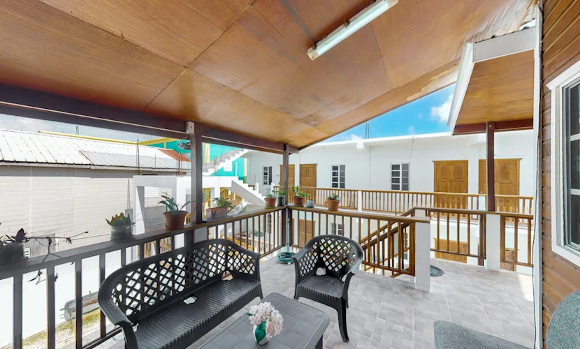 Charming island apartment with patio, full kitchen & fast WiFi near the beach