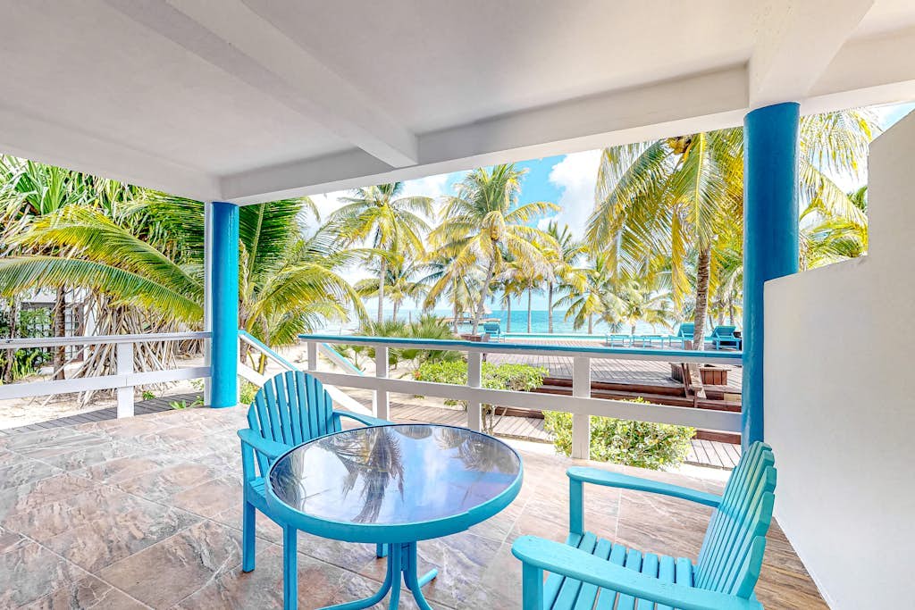 Charming, beachfront condo with shared outdoor pool, central A/C, & free WiFi