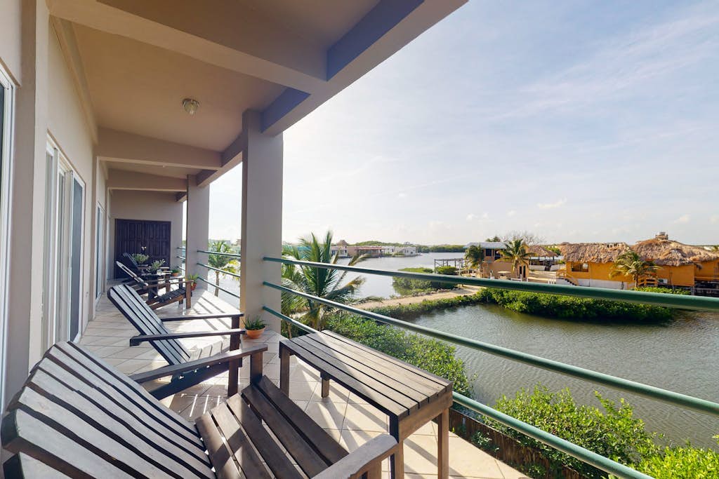 Fabulous condo w/ lagoon view, WiFi, central AC, shared pool & central location
