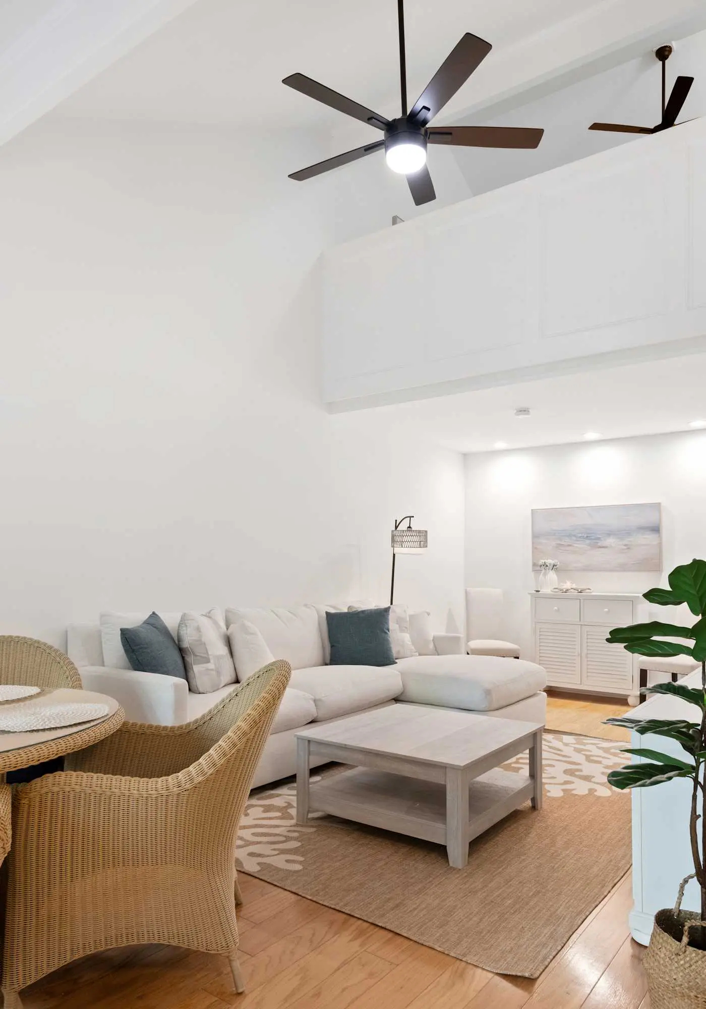 Spacious Townhouse Near Beach, Golf, Tennis