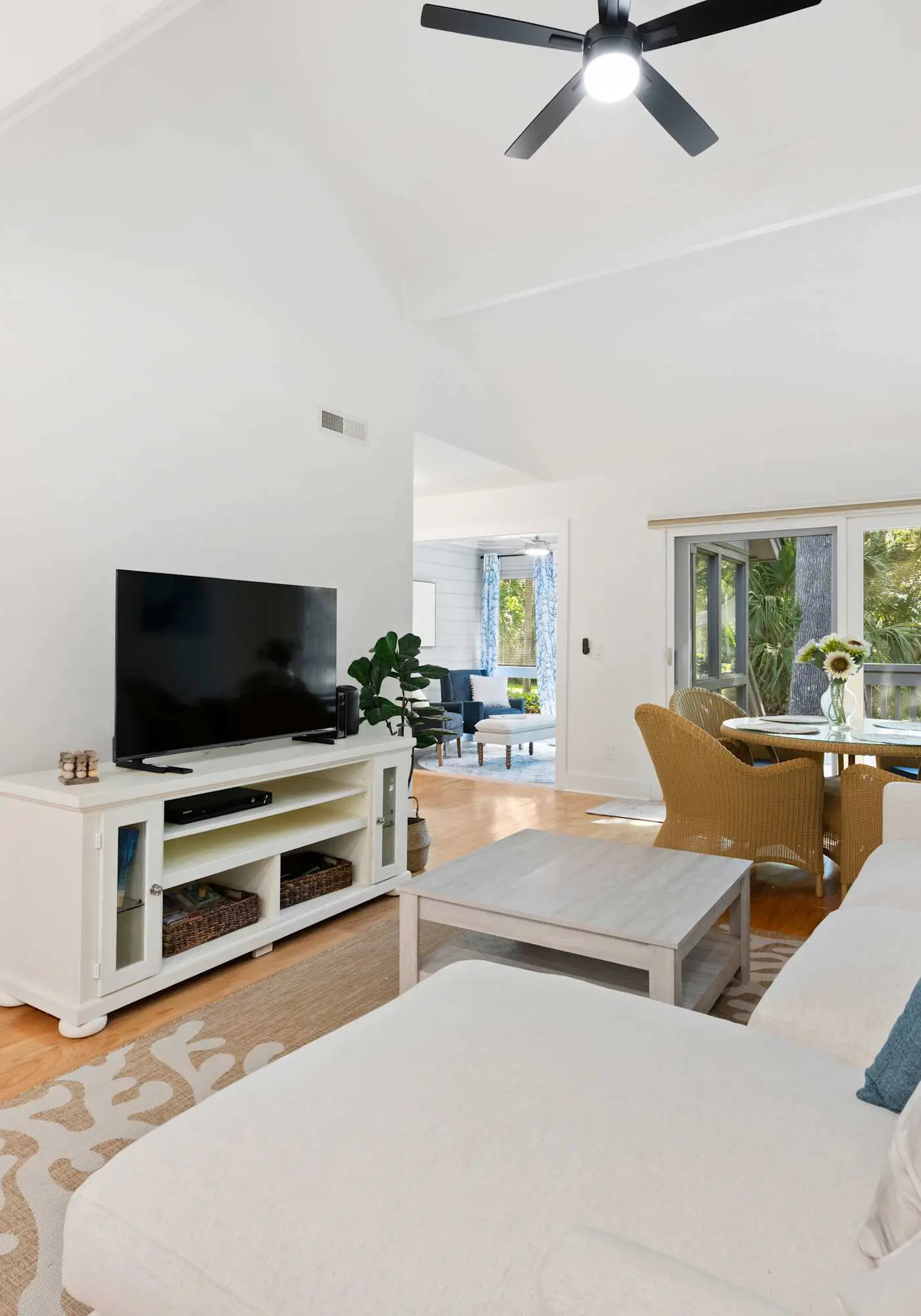 Spacious Townhouse Near Beach, Golf, Tennis