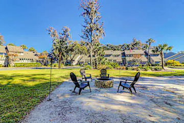 Spacious Townhouse Near Beach, Golf, Tennis