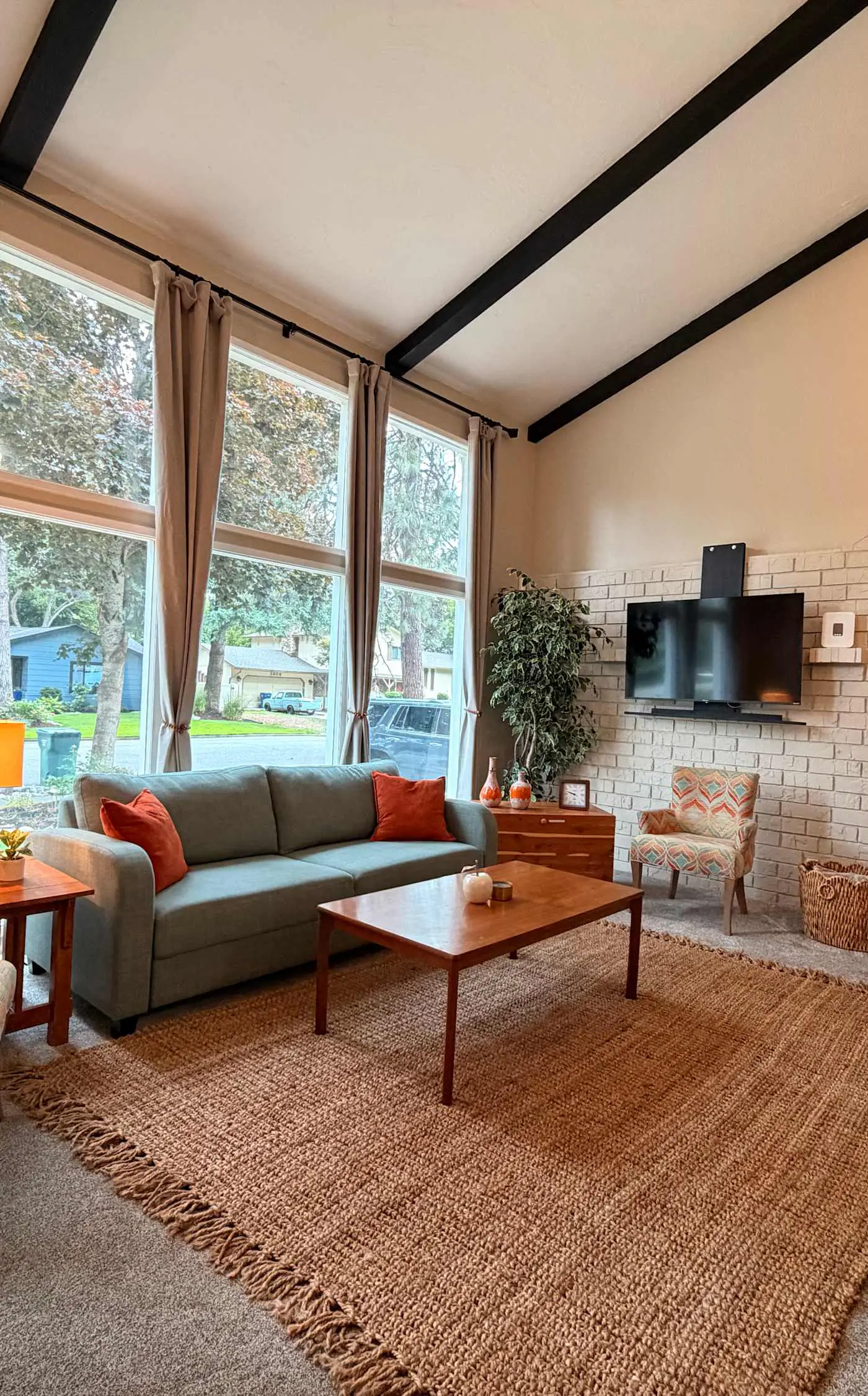 Unwind at CDA Hideaway in Fernan Lake Village