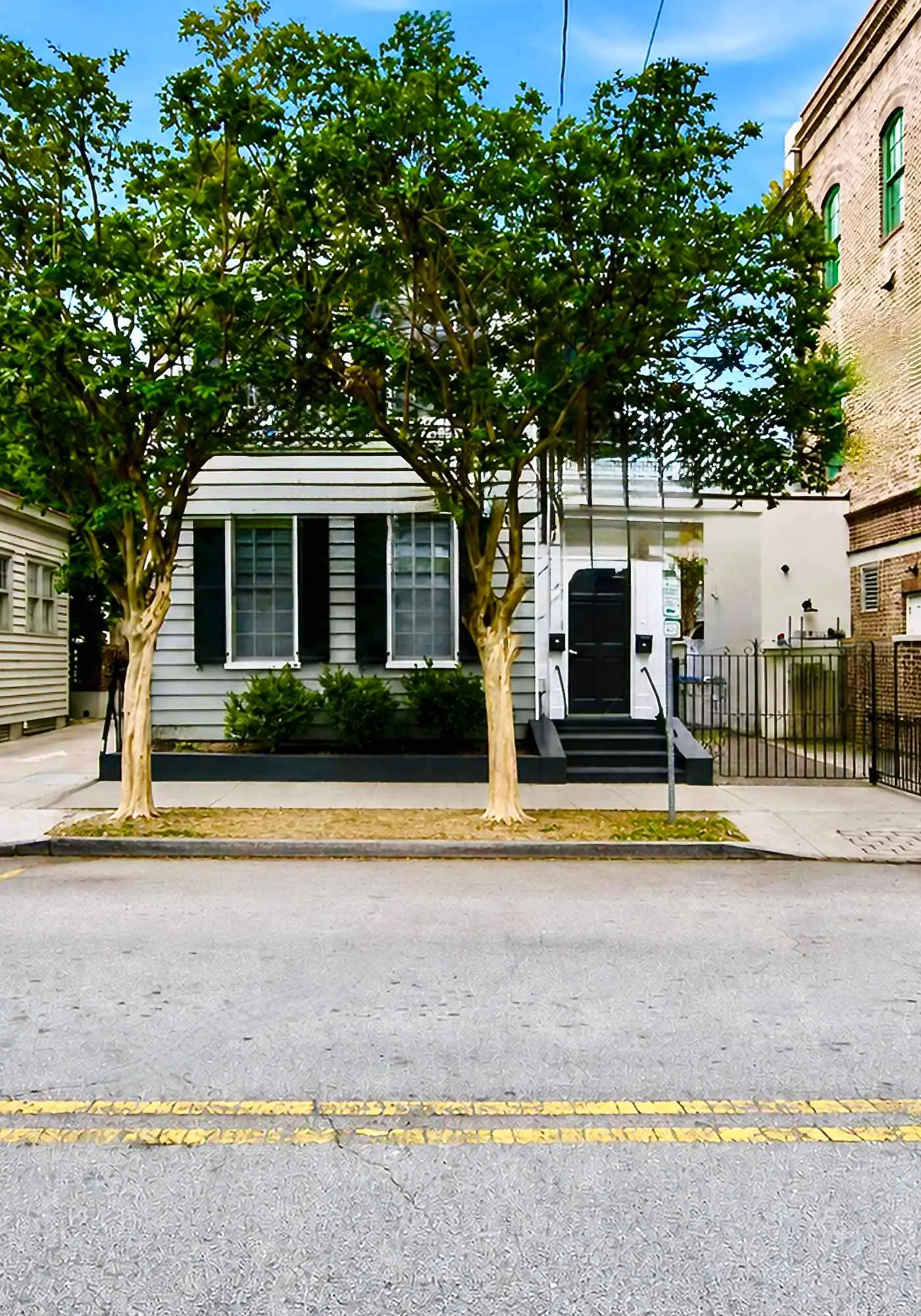 Charming downtown apartment just steps to King Street