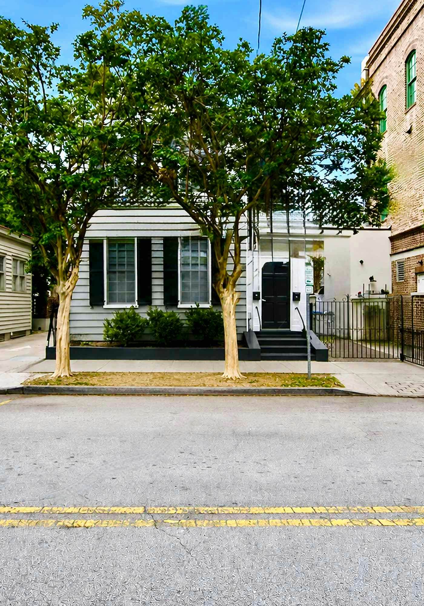 Charming downtown apartment just steps to King Street