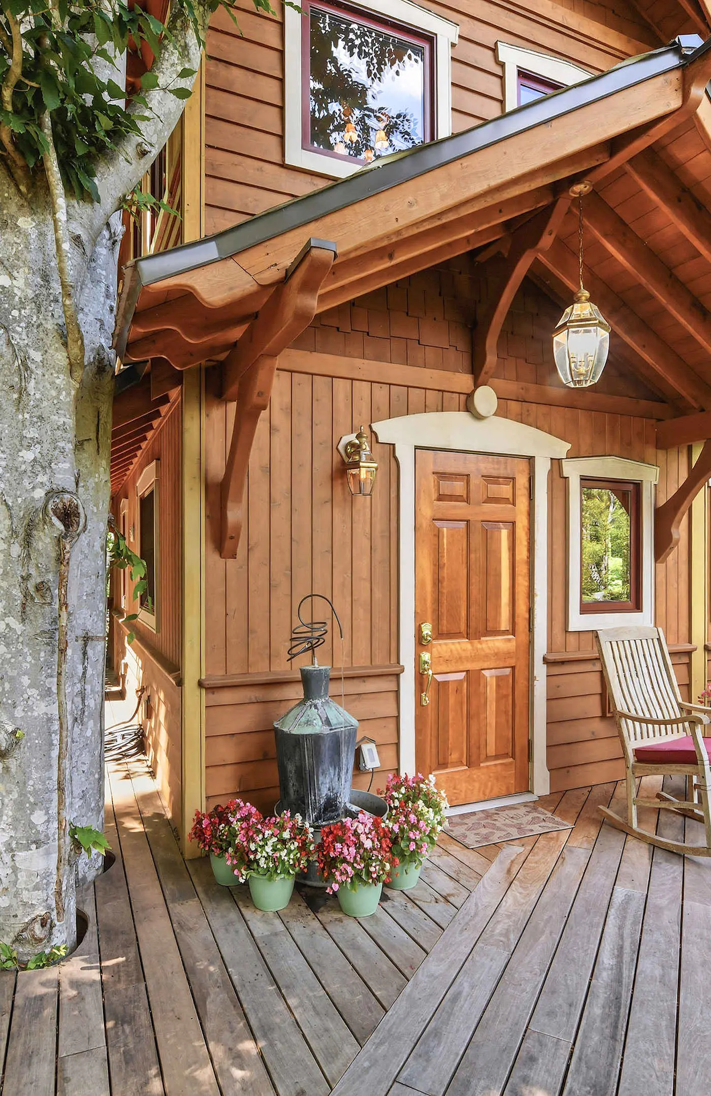 Luxury Treehouse, gas fireplace, BBQ, firepit, outdoor dining, shared creek access