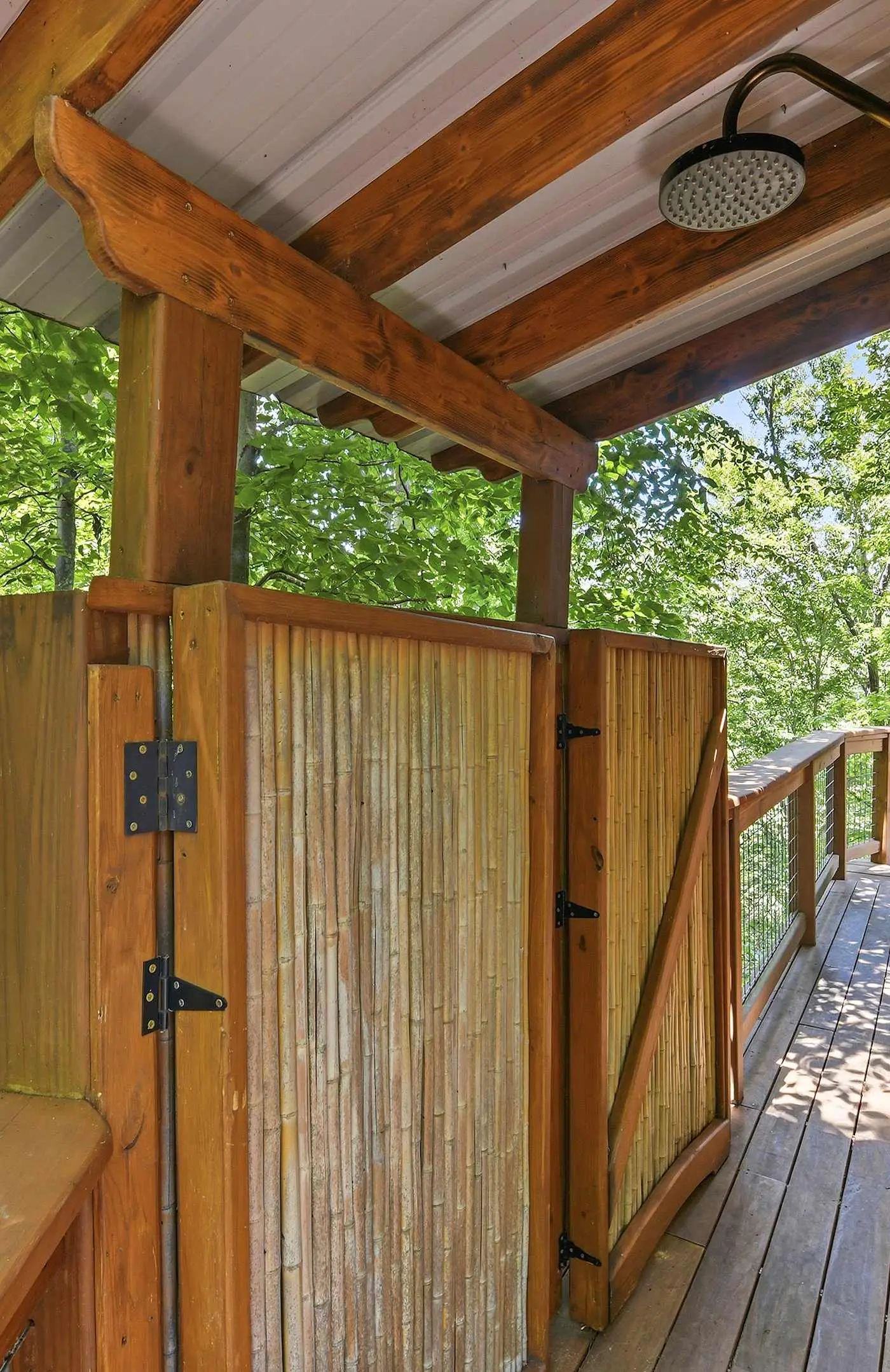 Luxury Treehouse, gas fireplace, BBQ, firepit, outdoor dining, shared creek access