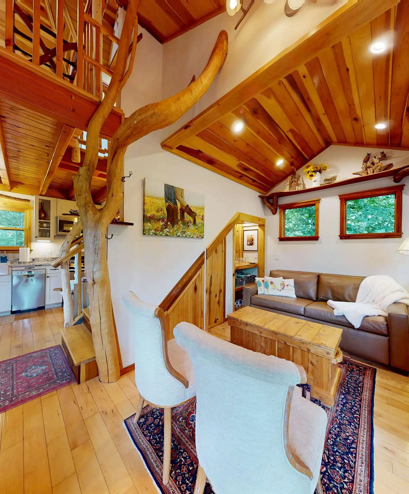 Luxury Treehouse, gas fireplace, BBQ, firepit, outdoor dining, shared creek access