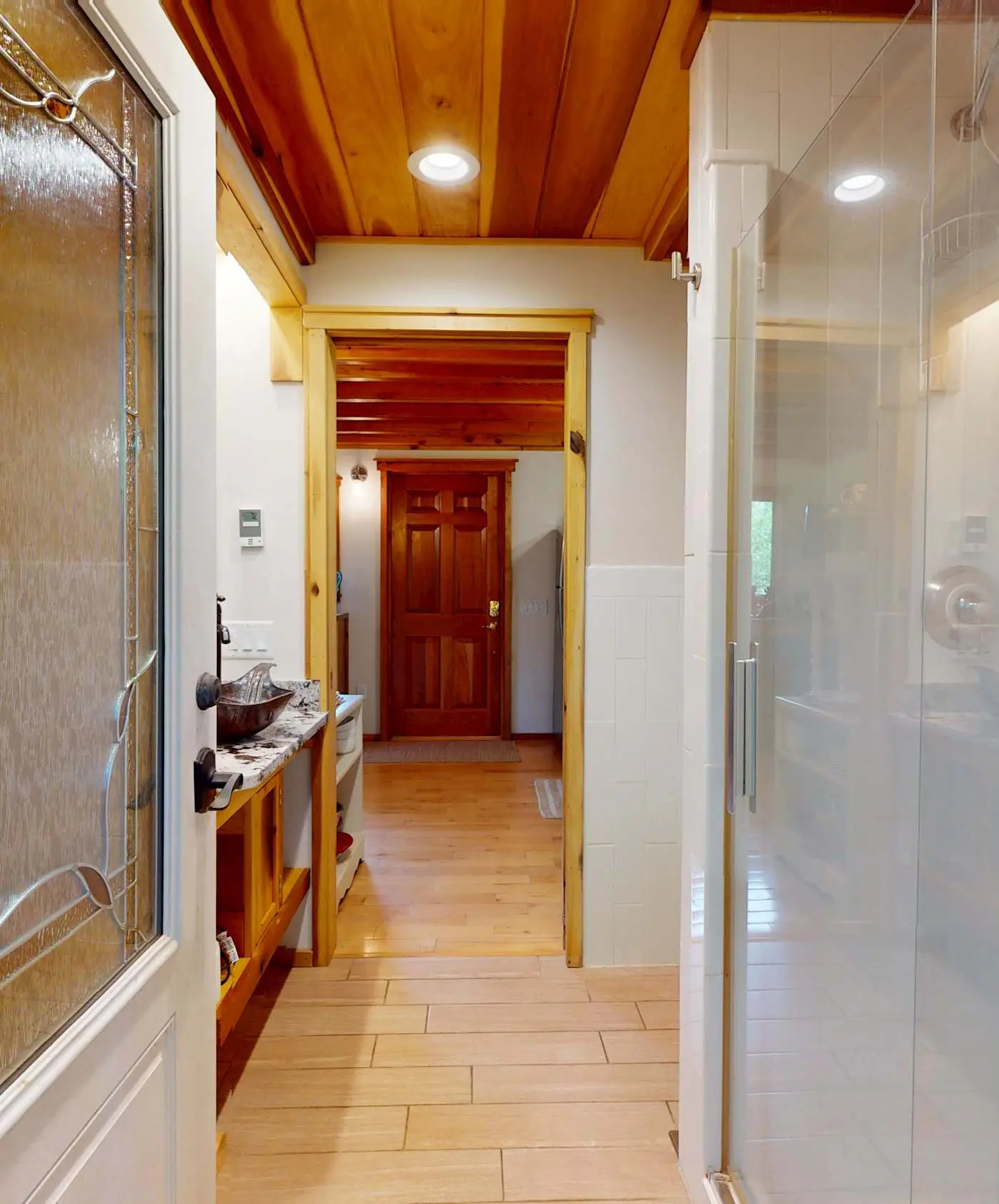Luxury Treehouse, gas fireplace, BBQ, firepit, outdoor dining, shared creek access