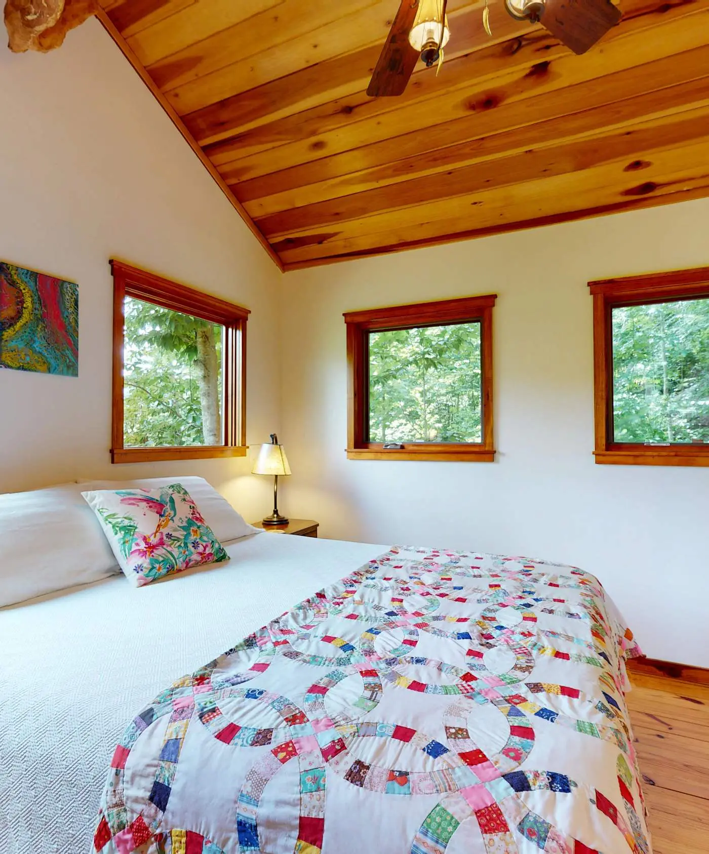 Luxury Treehouse, gas fireplace, BBQ, firepit, outdoor dining, shared creek access