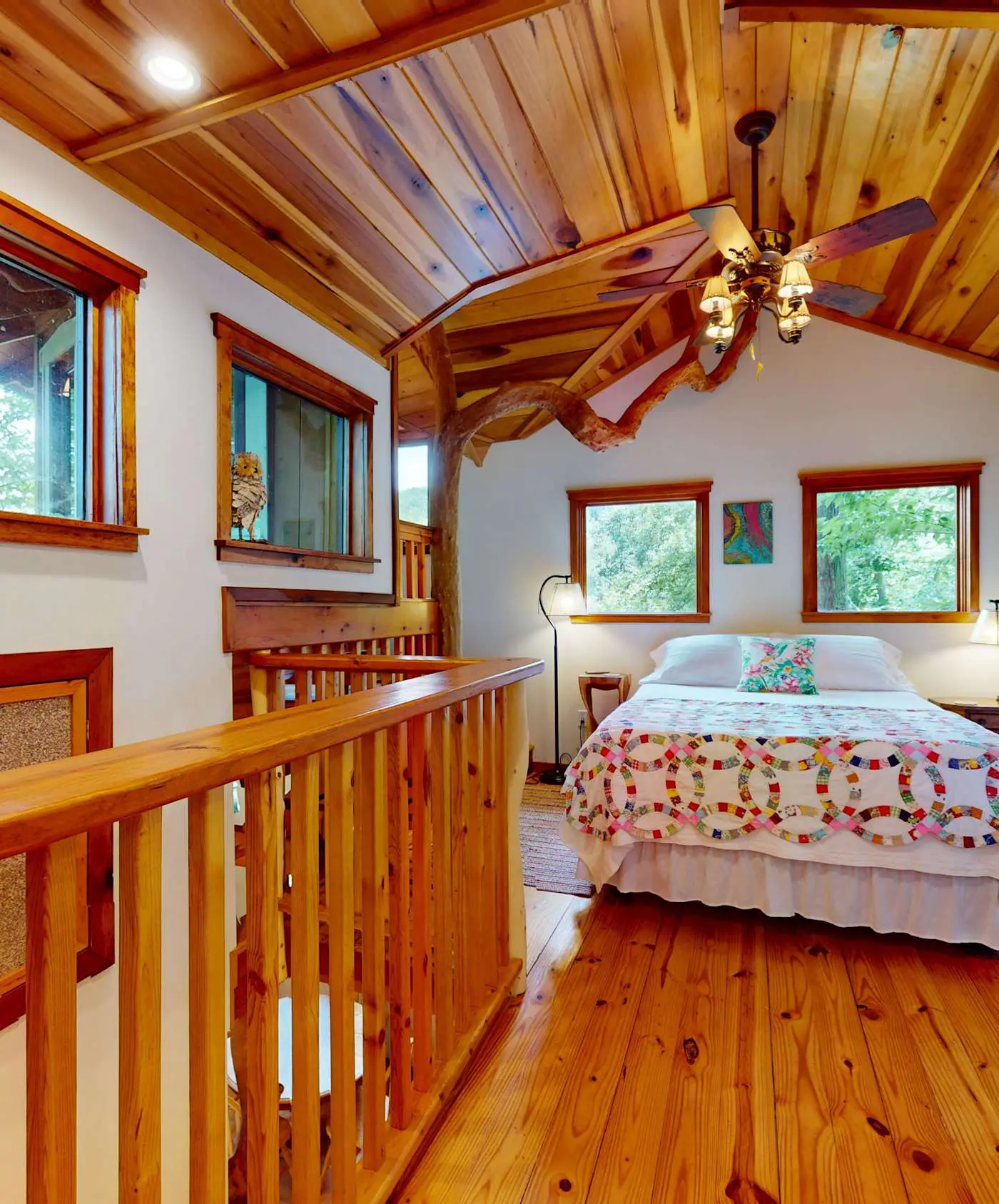 Luxury Treehouse, gas fireplace, BBQ, firepit, outdoor dining, shared creek access