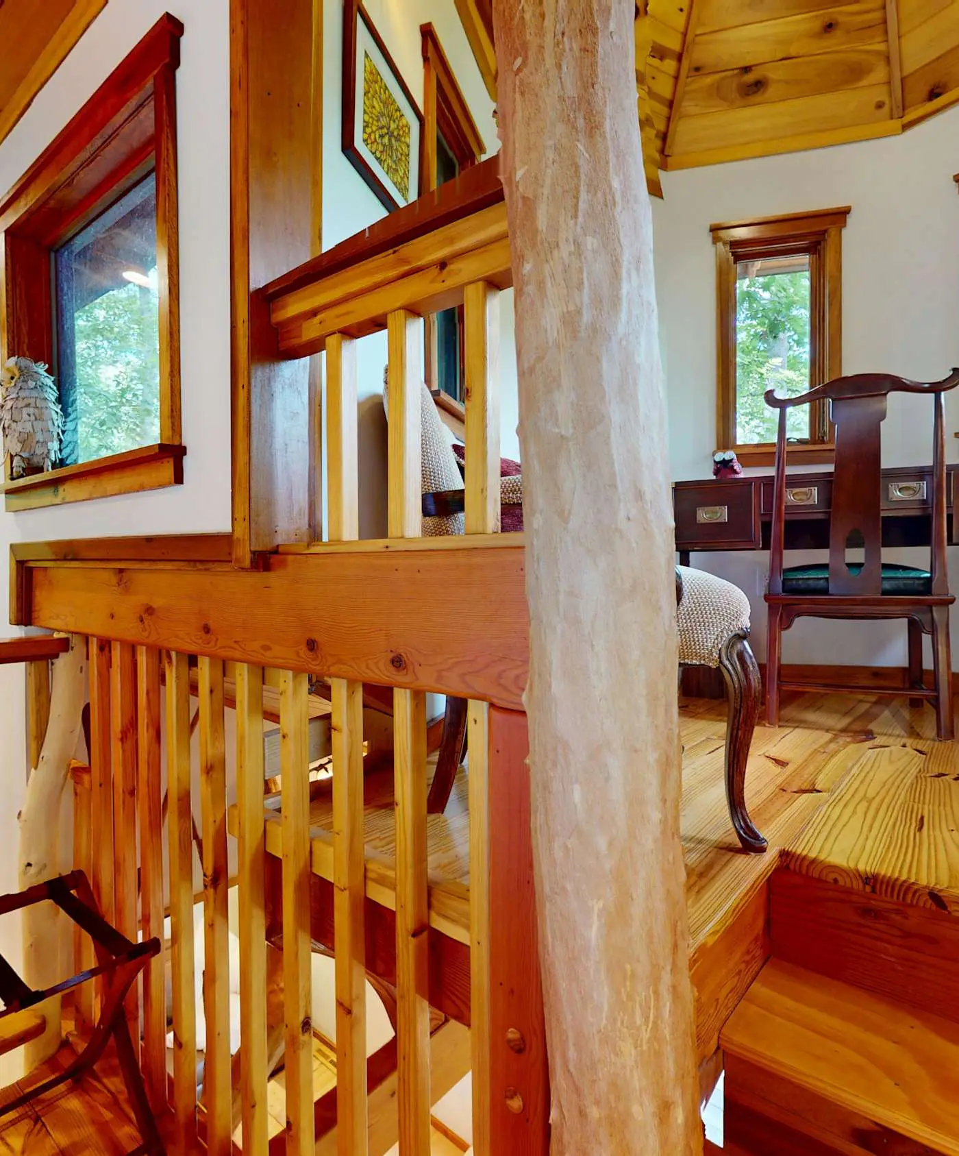 Luxury Treehouse, gas fireplace, BBQ, firepit, outdoor dining, shared creek access