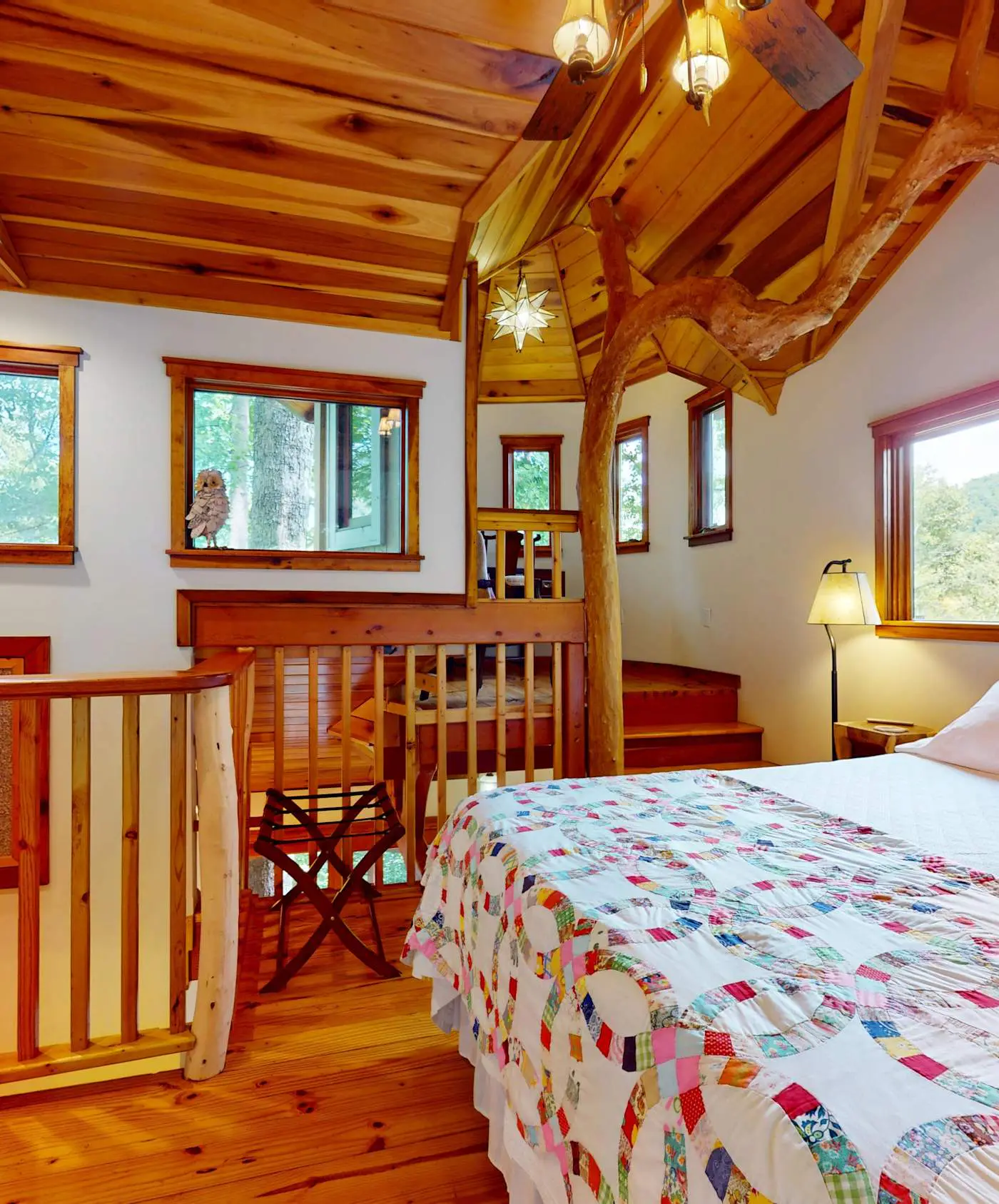 Luxury Treehouse, gas fireplace, BBQ, firepit, outdoor dining, shared creek access