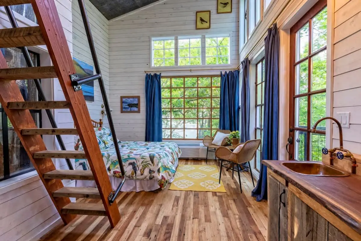 Treetop Hideaways - The Dogwood Treehouse