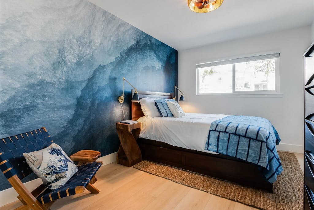 Ocean Paradise Awaits 2 Bed 1 Bath Walk to town and the beach, comfy outdoor area with firepit & bbq