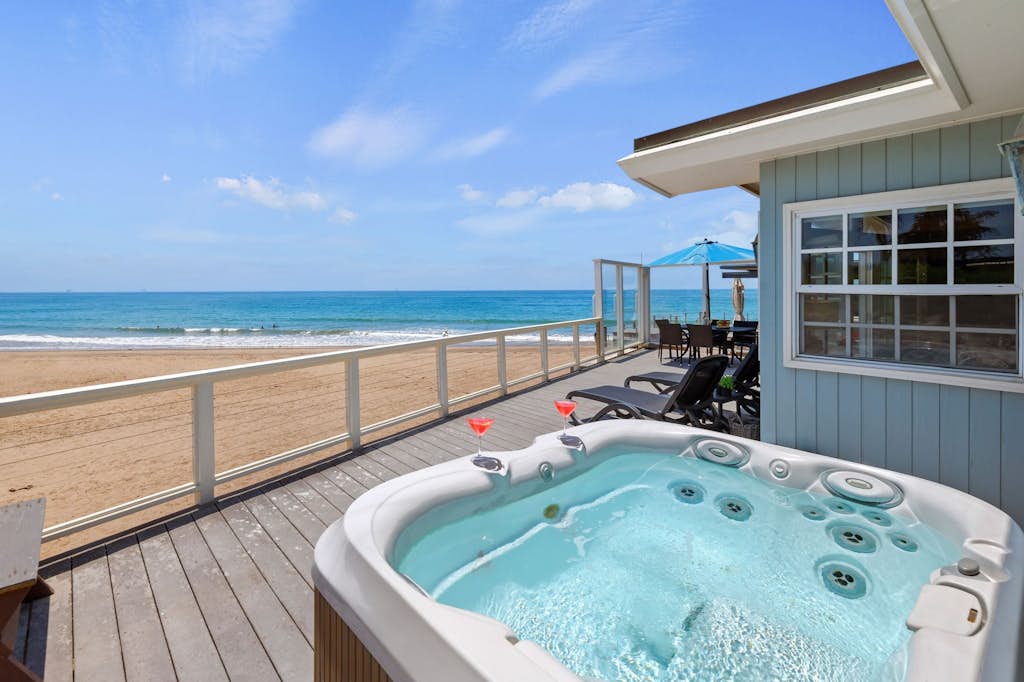 Beautiful Oceanfront Home with Jacuzzi