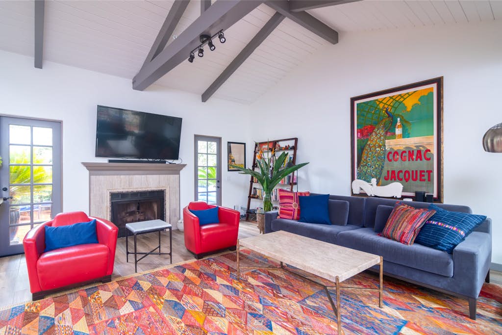 Premium Location Heated Pool & Hot Tub walk to Lower Village