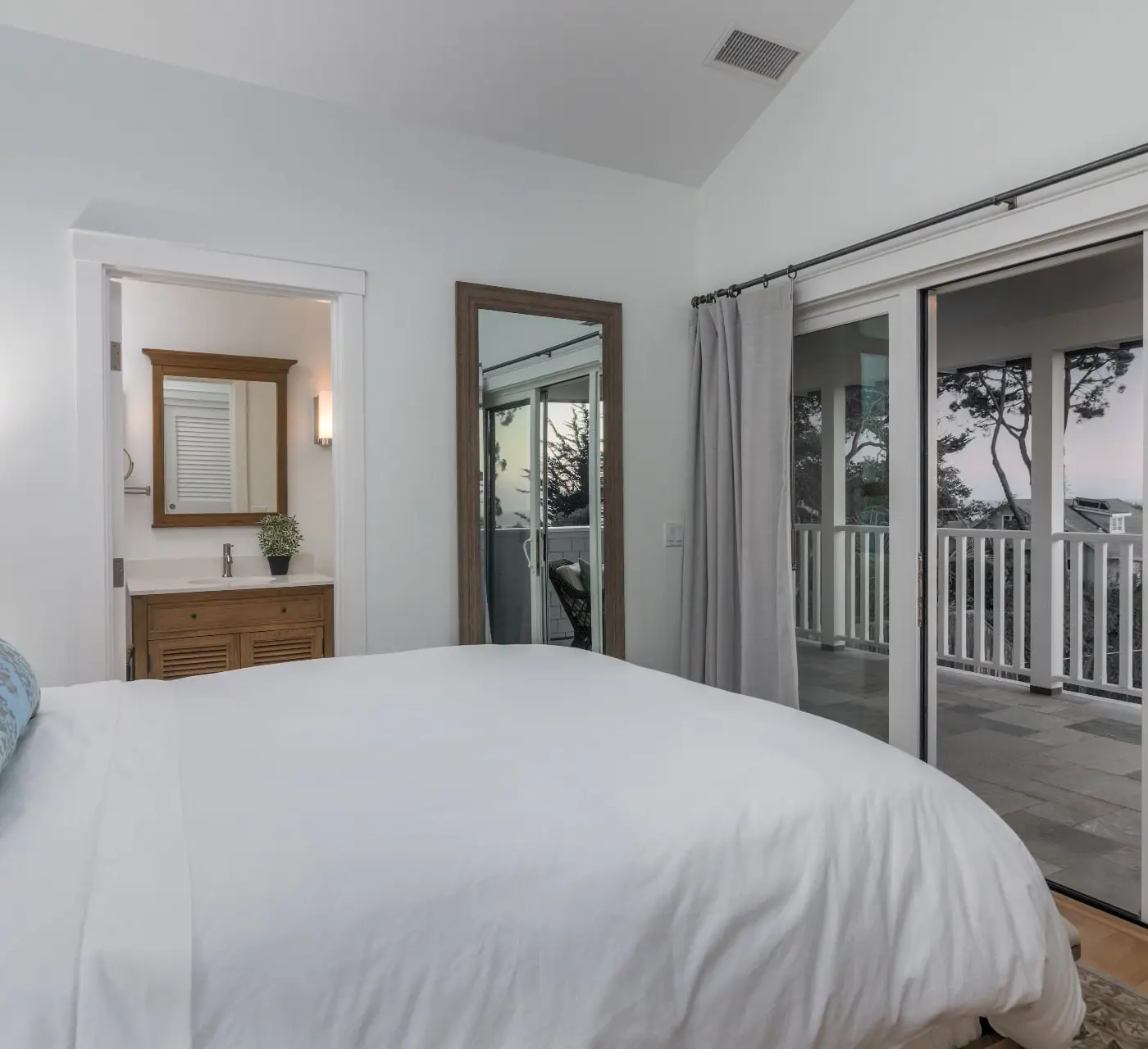 Edgewater Escape