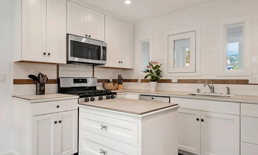 Gorgeous California Comfort - King Bed - Walk to Downtown and Parks!