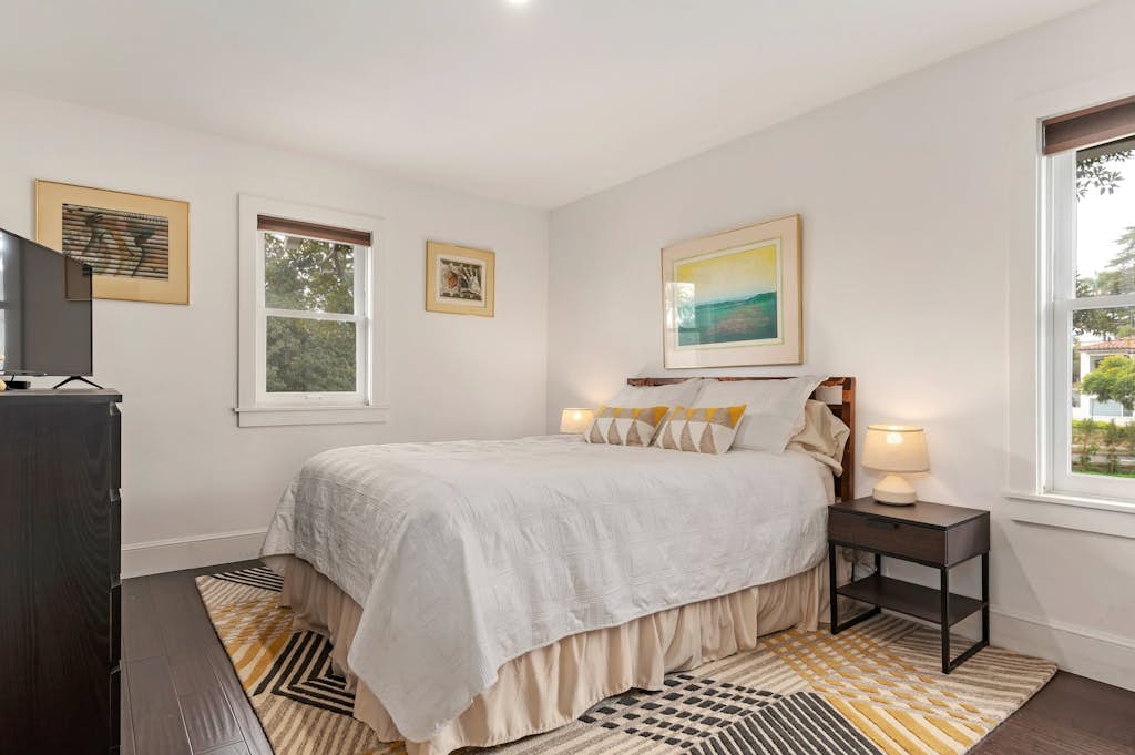 Gorgeous California Comfort - King Bed - Walk to Downtown and Parks!