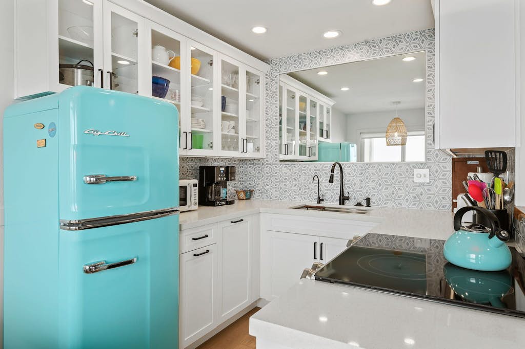 Ocean View Beach Condo | California King, Balcony & Steps to the Sand