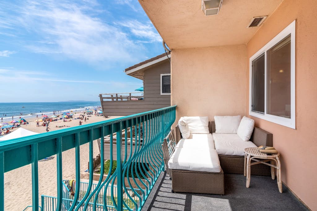 Remodeled Oceanfront Condo | Top Floor Views, King Bed & Beach Access