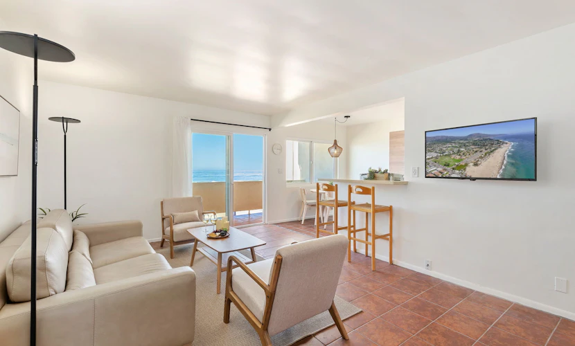 Beachfront Ocean View Condo | California King, Balcony & Steps to the Sand