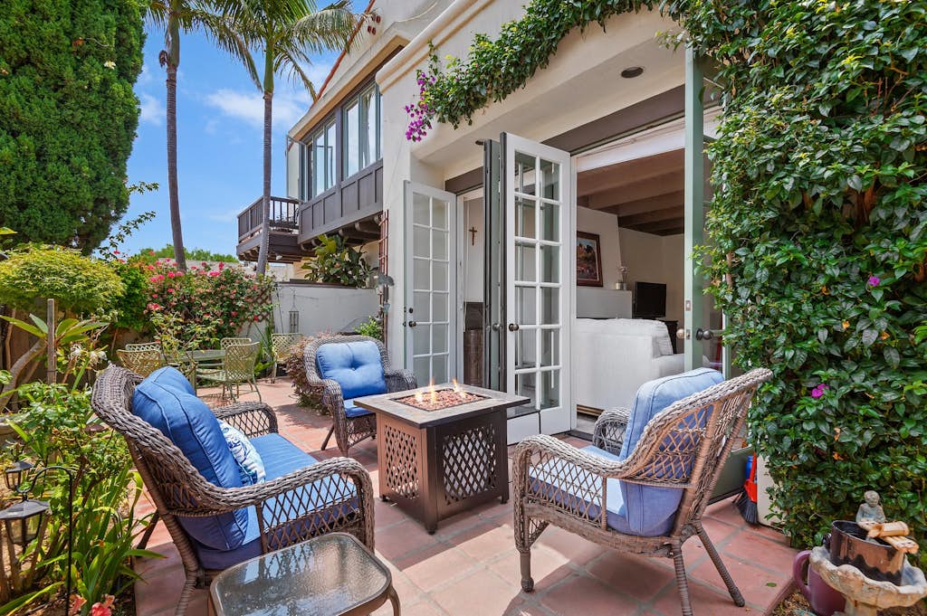 Enjoy the Beauty of Downtown Santa Barbara Walk Everywhere!