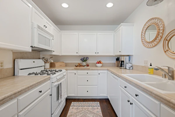 NEW 1BD 1BA + Bonus Room - Serenity Between Mountains and Sea!