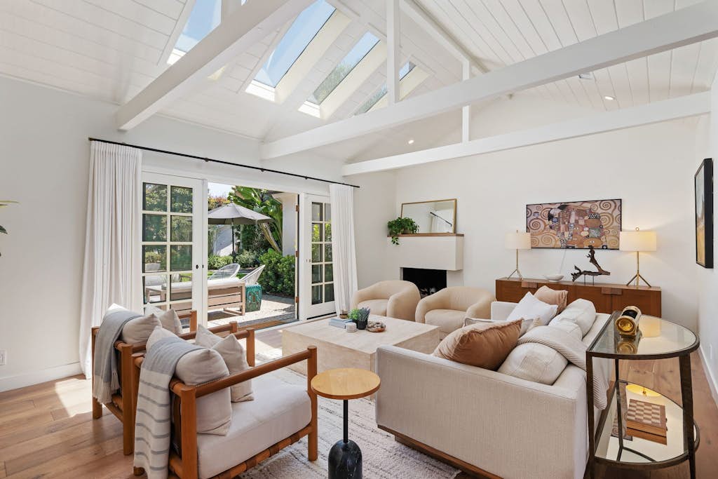 NEW Montecito Hedgerow Jewel Box, 4BD/3BA, with Pool and Jacuzzi!